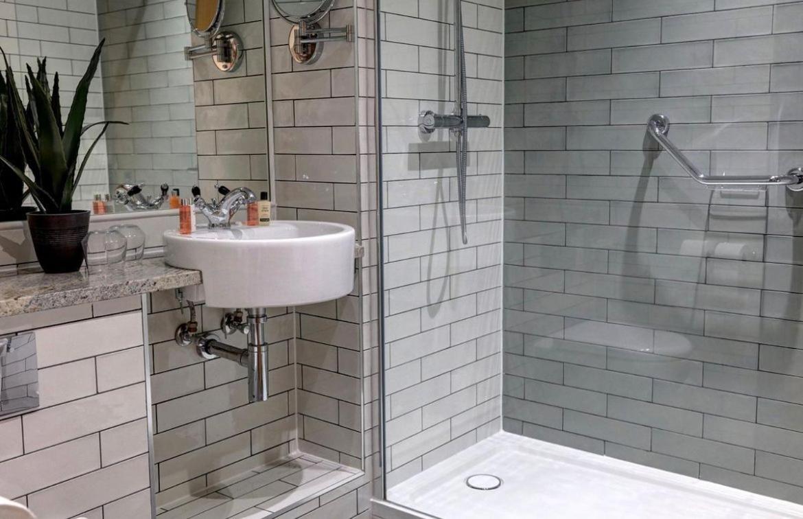 The New Hobbit Hotel Rooms 哈利法克斯 外观 照片